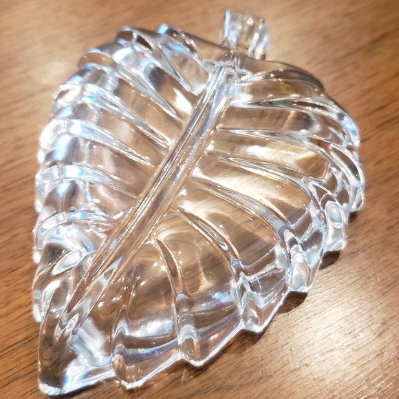 Leaf Shaped Ash Tray Vintage Glass - Picture 5 of 6